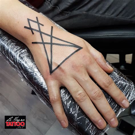 tattoo marilyn manson|King of Tattoos! 6 Stylish Tattoos by Marilyn Manson。